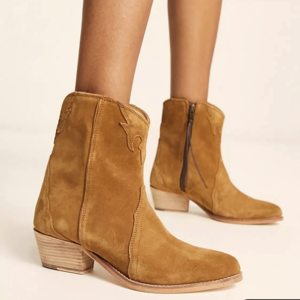 Free People new frontier tan suede western booties.